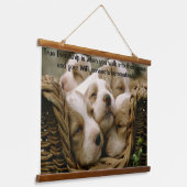 子犬でいっぱいのバスケット 吊り下げ型タペストリー (傾斜あり)