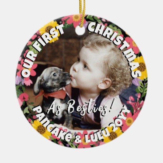 子犬とベビーの最初のクリスマスフォトフローラフレーム セラミックオーナメント (正面)