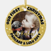 子犬とベビーの第1回クリスマスフォト金ゴールド縁ど セラミックオーナメント (正面)