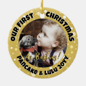 子犬とベビーの第1回クリスマスフォト金ゴールド縁ど セラミックオーナメント (裏面)