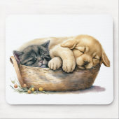子犬と子猫が入った籠 マウスパッド (正面)
