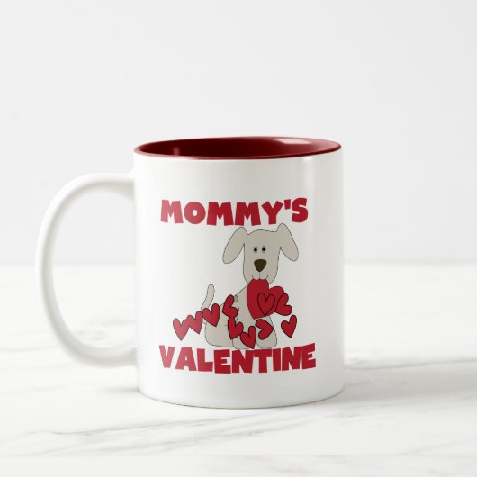 子犬のお母さんのバレンタインのTシャツおよびギフト ツートーンマグカップ (左)