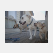 子犬のキス：クリーム色のラブラドール家族の愛、 ドアマット (正面)