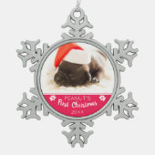 子犬の初めてのクリスマスカスタム写真Dog name Year スノーフレークピューターオーナメント (正面)