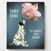 子犬の匂いを嗅ぐのに時間を要感動的する フォトプラーク (正面)