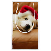 子犬はソファーにクリスマスの帽子そしてあることを身に着けています スモールペーパーバッグ (正面)