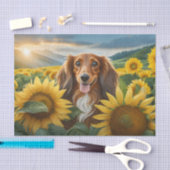 子犬はヒマワリを愛する茶色の長い髪のダシュント 薄葉紙 (クラフト)