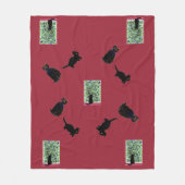 子猫がキュートな黒猫を集める フリースブランケット (正面)