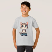 子猫がゲームコントローラを持って笑顔 ゲーマー猫 Tシャツ (正面フル)