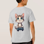 子猫がゲームコントローラを持って笑顔 ゲーマー猫 Tシャツ (裏面)