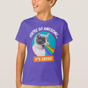 子猫が虹をこぼす Tシャツ