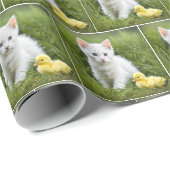 子猫とアヒルが草の中で ラッピングペーパー (ロールコーナー)