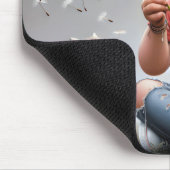 子猫とタンポポを吹く少女 マウスパッド (コーナー)