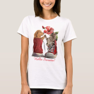 子猫と子犬が挨拶し合う Tシャツ