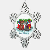 子猫と子犬、幸せなクリスマス スノーフレークピューターオーナメント (右)