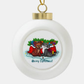 子猫と子犬、幸せなクリスマス セラミックボールオーナメント (正面)