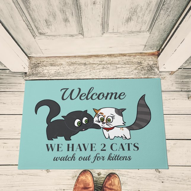 子猫のティール（緑がかった色）おもしろい猫の姿 ドアマット (Watch out for the kittens! Purrfect doormat for a two cat family)