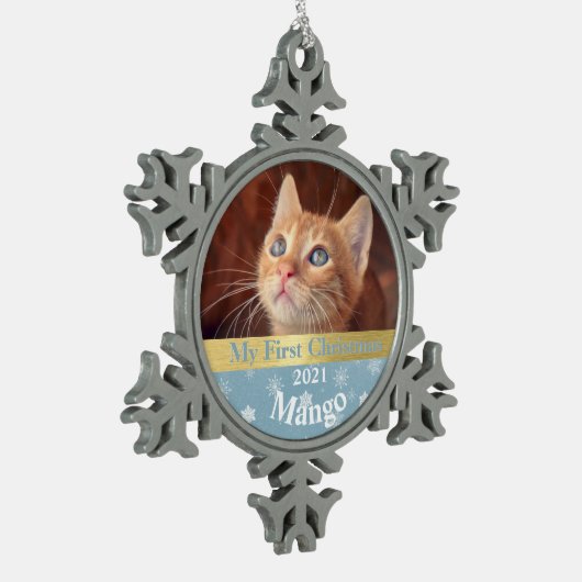 子猫のパーソナライズされた初めてのクリスマス写真 スノーフレークピューターオーナメント (左)