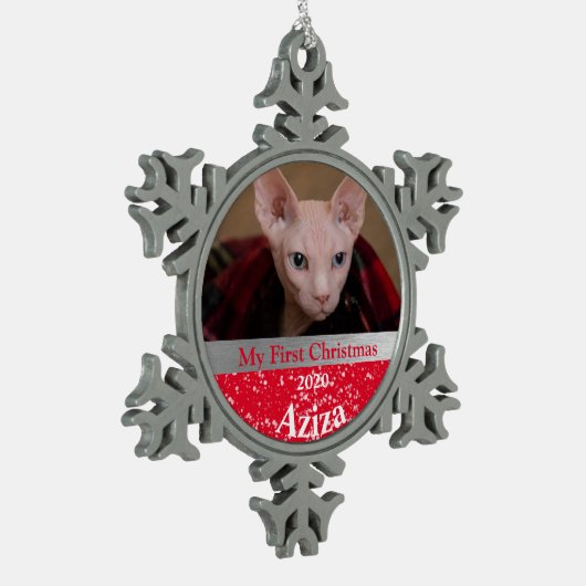 子猫のパーソナライズされた初めてのクリスマス写真 スノーフレークピューターオーナメント (左)