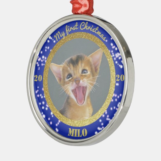 子猫のパーソナライズされた初めてのクリスマス写真 メタルオーナメント (左)