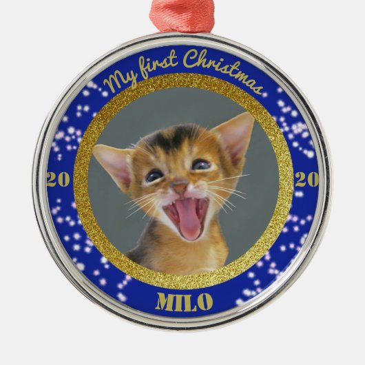 子猫のパーソナライズされた初めてのクリスマス写真 メタルオーナメント (正面)