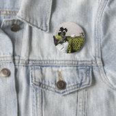 子猫のヴィンテージのビクトリアンな女の子の茶時間 缶バッジ (インサイチュ)