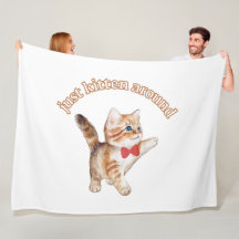 子猫の毛布のまわりに