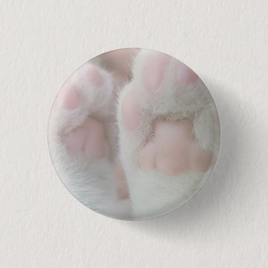 子猫の足ボタン 缶バッジ (正面)