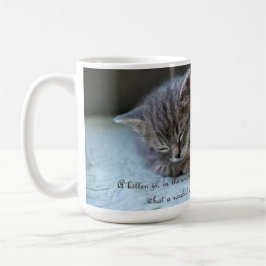 子猫はバラのつぼみの猫マグ コーヒーマグカップ