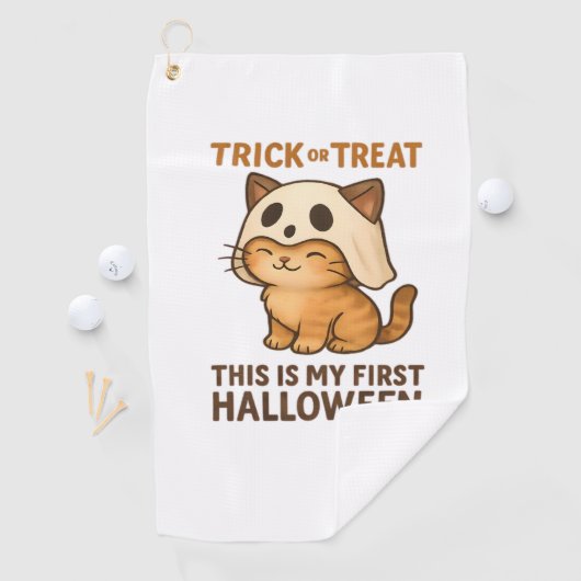 子猫は初めてのハロウィーンの準備ができてマスクを着ている ゴルフタオル (インサイチュ)