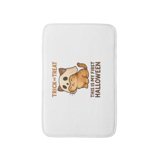 子猫は初めてのハロウィーンの準備ができてマスクを着ている バスマット (正面縦)