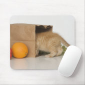 子猫インサイド買い物袋 マウスパッド (マウス)