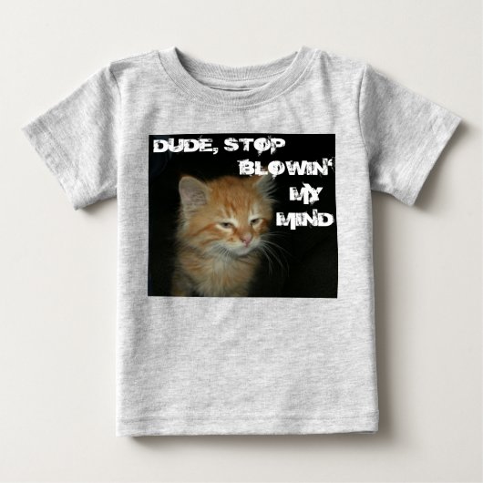 子猫ストップの吹き出し乳児 ベビーTシャツ (正面)
