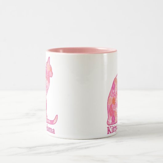 子猫ママがピンクのフラクタルパターンで猫に座る ツートーンマグカップ (中央)