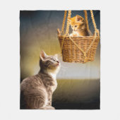 子猫付き猫 フリースブランケット (正面)