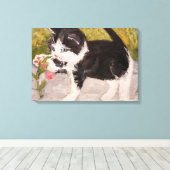 子猫遊とピンクの花 キャンバスプリント (インサイチュ (ウッドフロア))