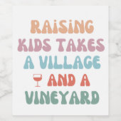 子育て子供が村のブドウ園を取る – ワインラベル (シングルラベル)