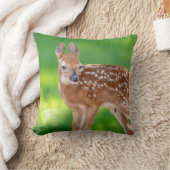 子鹿生まれたばかりののポートレート クッション (ブランケット)