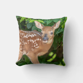 子鹿生まれたばかりののポートレート クッション