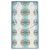 孔雀かわいらし抱き枕として スモールペーパーバッグ (裏面)