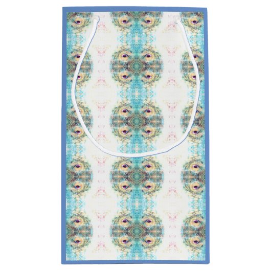 孔雀かわいらし抱き枕として スモールペーパーバッグ (裏面)