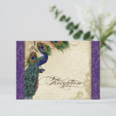 孔雀と羽のフォーマルな招待状 パープル エンクロージャーカード (スタンド正面)