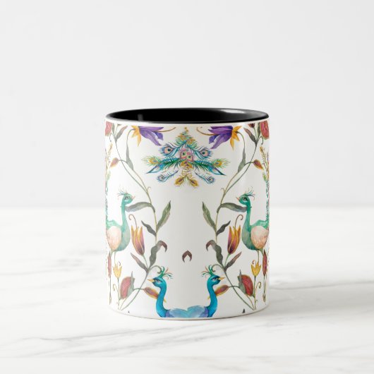 孔雀と花のシームレスなパターン ツートーンマグカップ (中央)