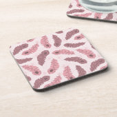 孔雀の羽が付いているパターン コースター (左側)