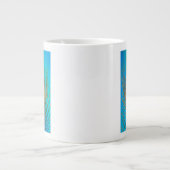 孔雀の羽のクローズアップ ジャンボコーヒーマグカップ (正面)