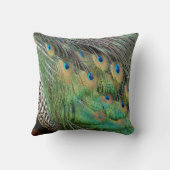 孔雀はタンの緑および青色に羽をつけます クッション (裏面)