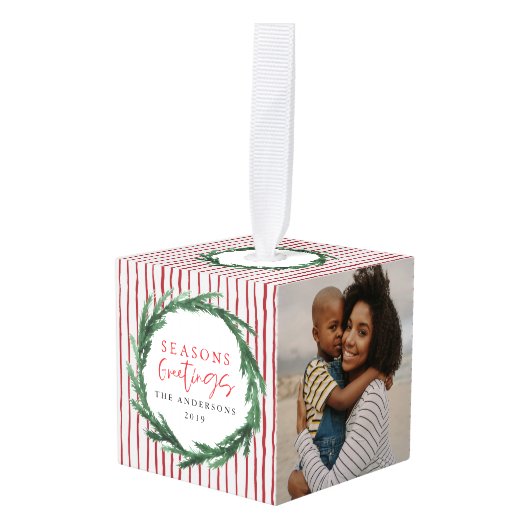 季節のごあいさつ水彩リース+ストライプ写真 キューブオーナメント (正面アングル)