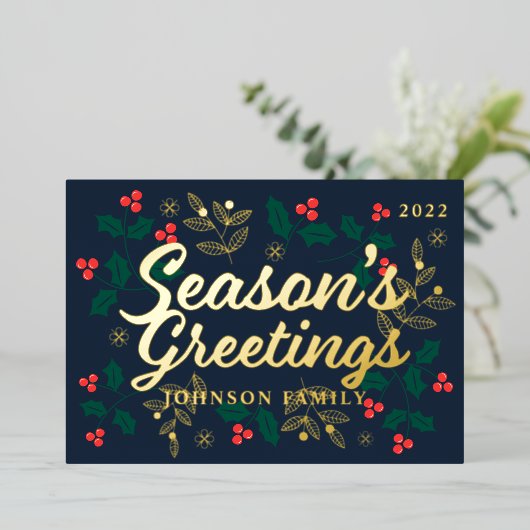 季節のグリーティング モダンなホリーデコレーション 箔シーズンカード (立ち正面)