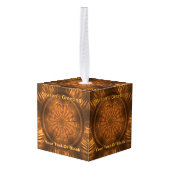 季節の挨拶 – フラクタル木彫り キューブオーナメント (裏面アングル)