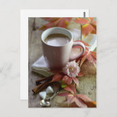 季節の落ち葉と温かいココア ポストカード (正面/裏面)
